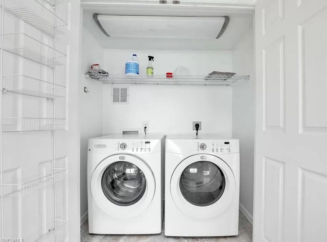 Building Photo - 4265 Island Cir