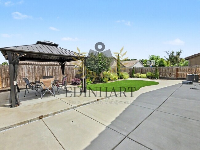 Building Photo - 1138 S Simon St