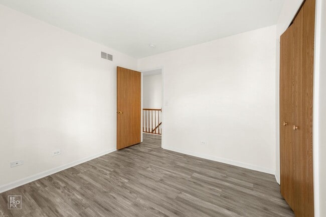 Building Photo - Two Bedroom Condo in Wheaton