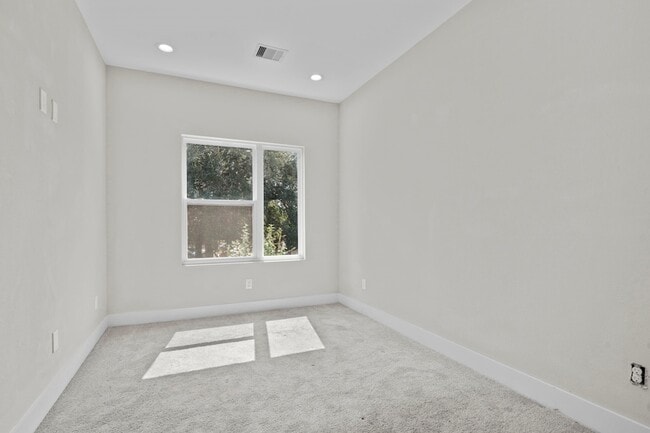 Building Photo - 861 Prosper St