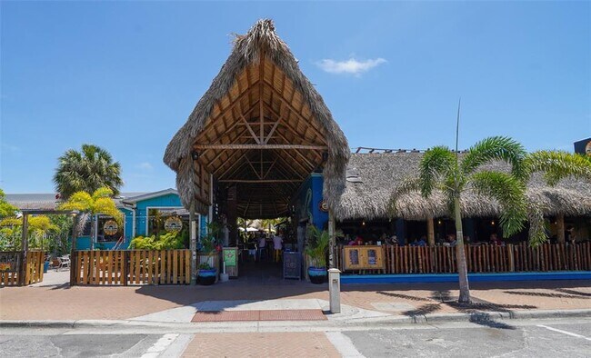 Building Photo - 1738 Siesta Dr