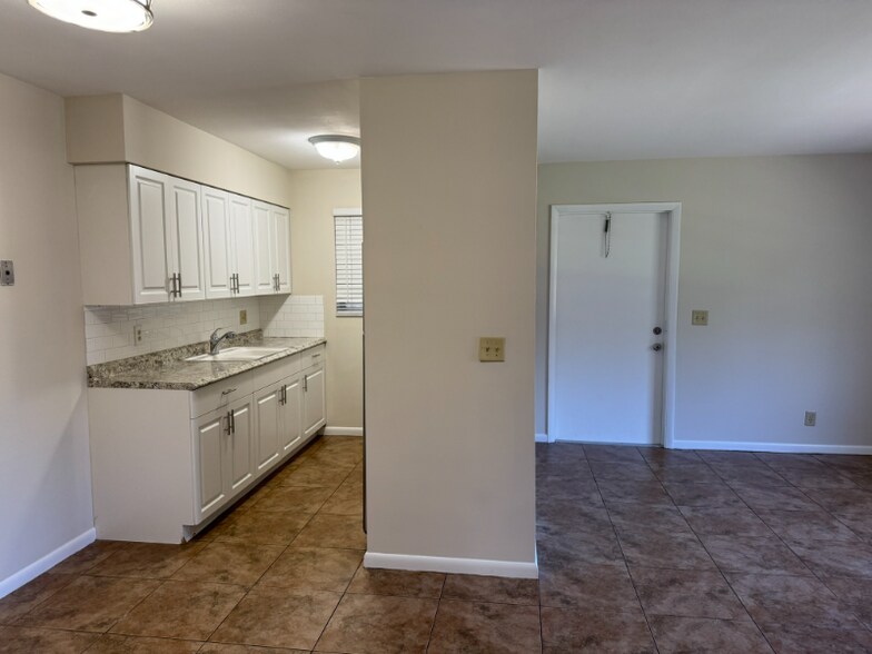 Building Photo - 1610 Shirley Ct