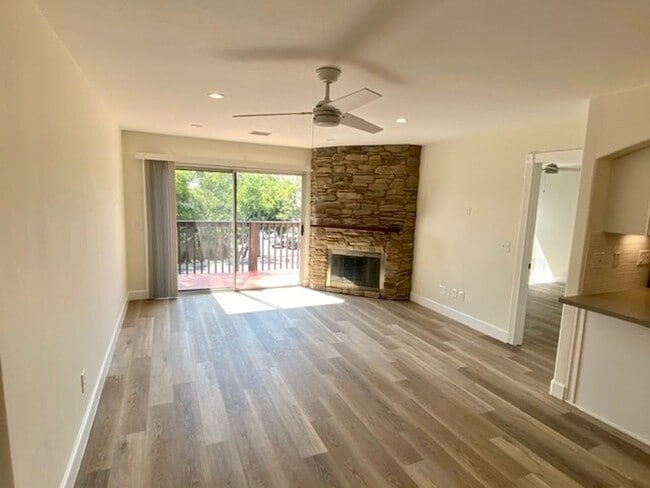 Primary Photo - Newly Renovated Two Bed, Two bath La Costa...