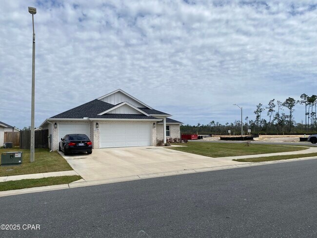 Building Photo - 3784 Redbud Wy