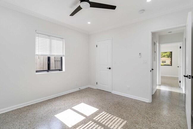 Building Photo - 431 52nd St