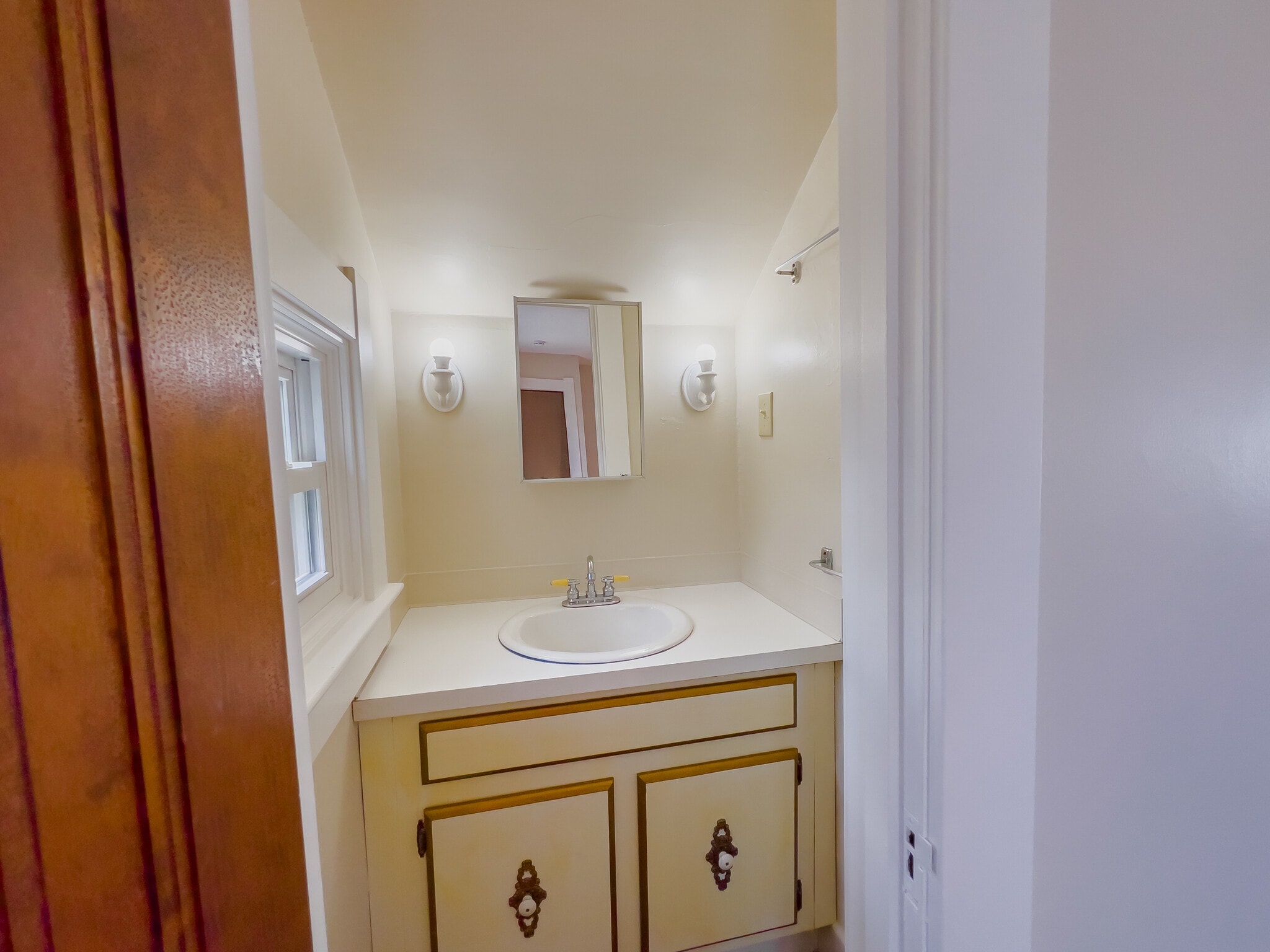 Building Photo - 464 Shasta Dr