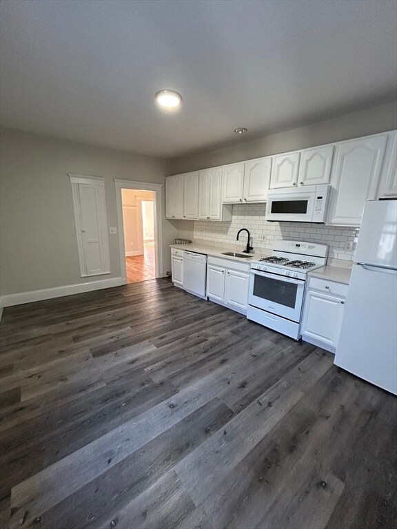 Building Photo - 146 Nichols St