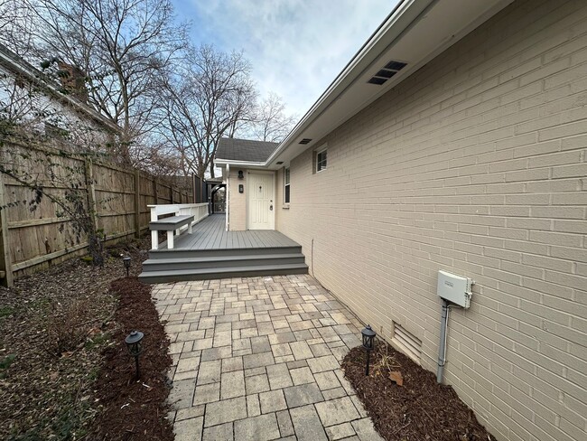 Building Photo - Charming 2 Bed 1 Bath Apartment Near Music Row