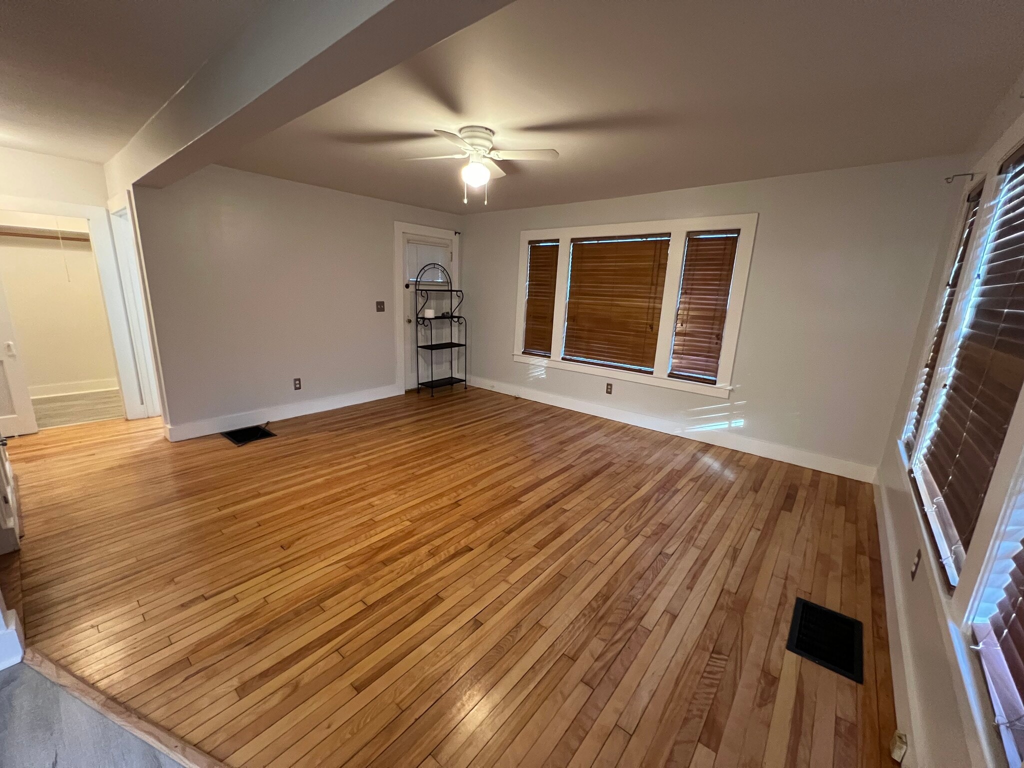 Building Photo - 6 Winsor Ave