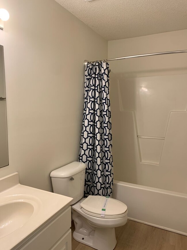 Building Photo - Three Bedroom, Two Bath House on Masonboro Loop