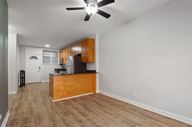 Building Photo - 1702 W Juneway Terrace