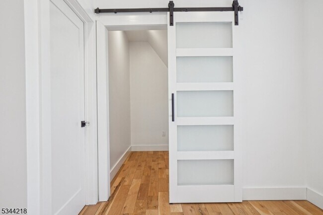 Building Photo - 51 New St