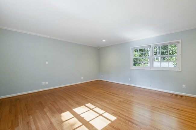 Building Photo - Charming 3-Bedroom Home with Office in desirable Old Palo Alto neighborhood Avail Feb 7th