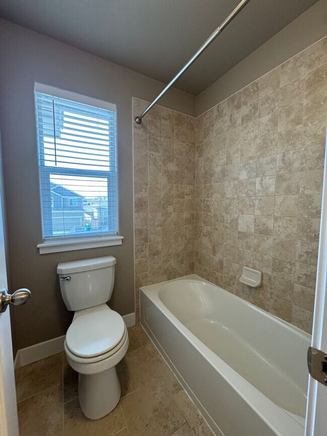 Building Photo - Newer build, 3 bedroom, 2 1/2 bath in The Sands