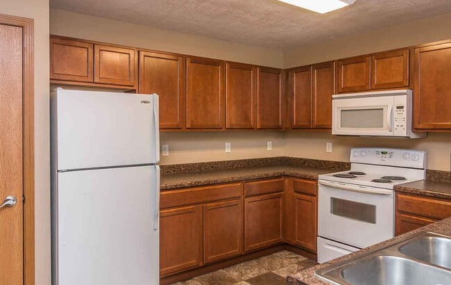 Primary Photo - Deer Hollow Apartments