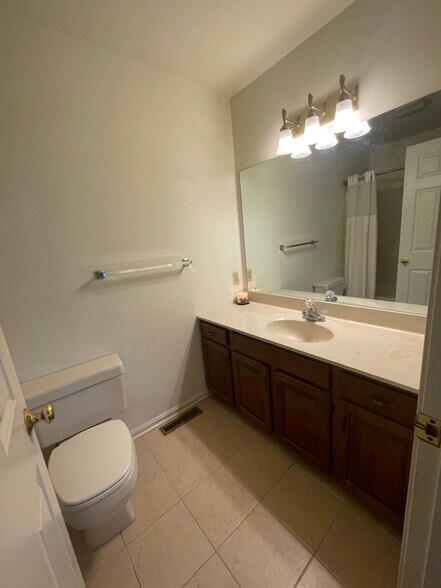 Building Photo - 2039-I Raleigh Rd