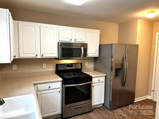 Building Photo - 8708 Laurel Run Dr