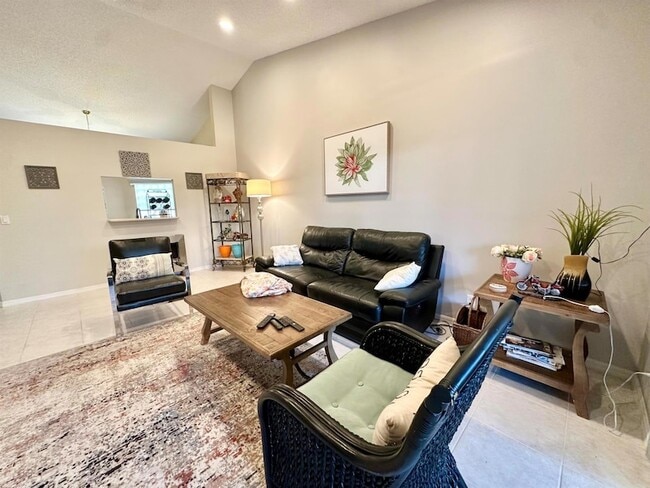 Building Photo - 6129 Heliconia Rd