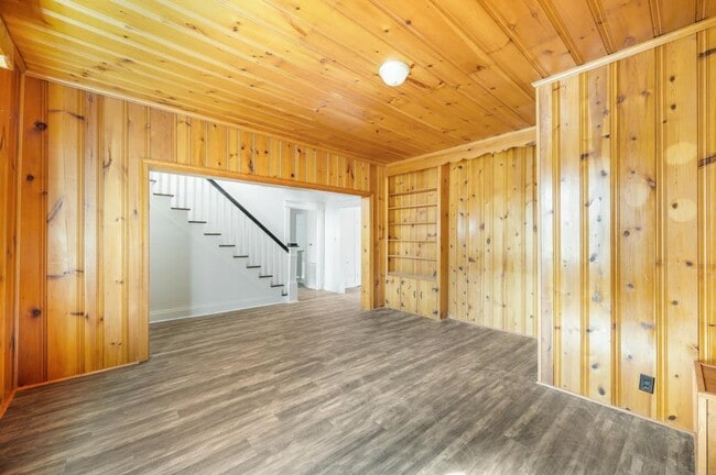 Building Photo - 228 Newcomb Dr