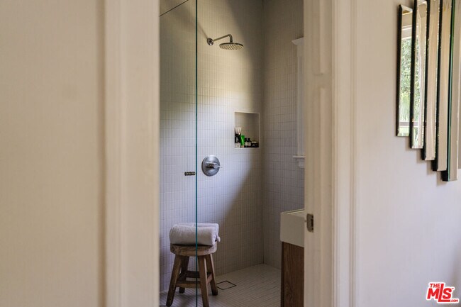 Building Photo - 1163 Nelrose Ave