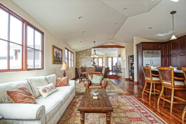 Building Photo - LUXURIOUS & FULLY FURNISHED, 2800 SQ FT WALKSTREET HOME W/ GREAT OCEAN VIEWS, LARGE DECK, 3 BALCO...