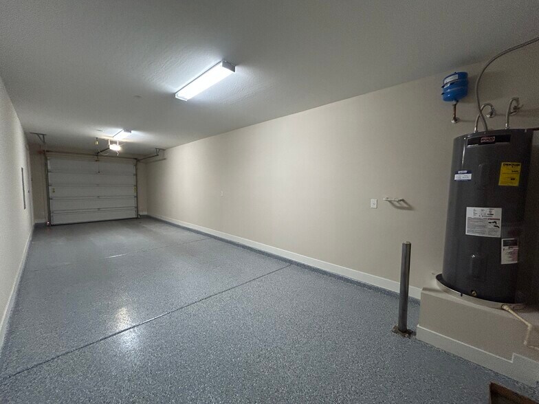 Building Photo - 2121 W Sonoran Desert Dr