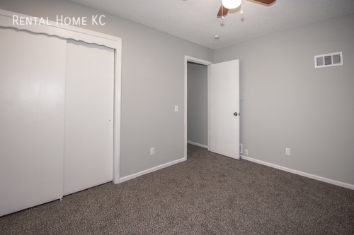 Building Photo - 1512 E Leona-