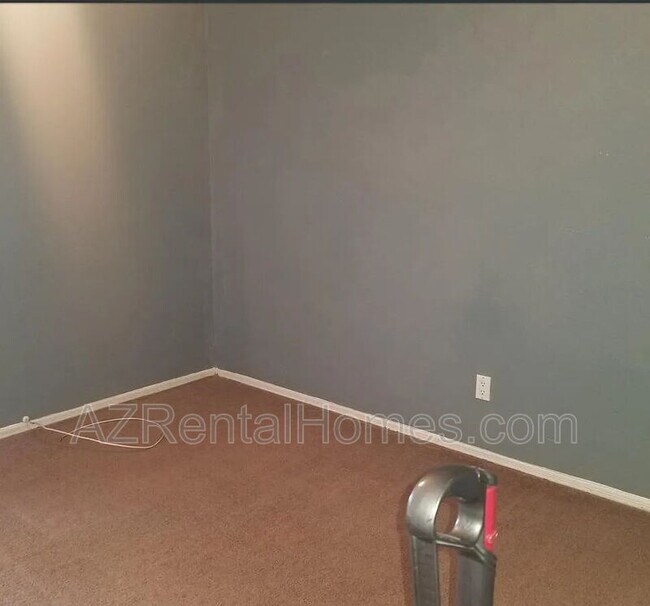 Building Photo - 615 W 13th St