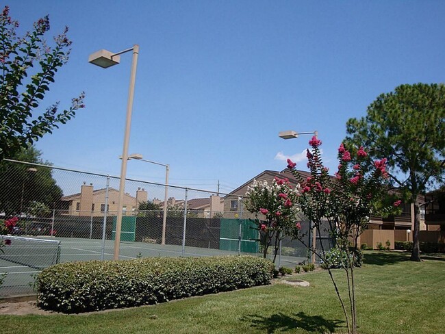 Building Photo - 10555 Turtlewood Ct