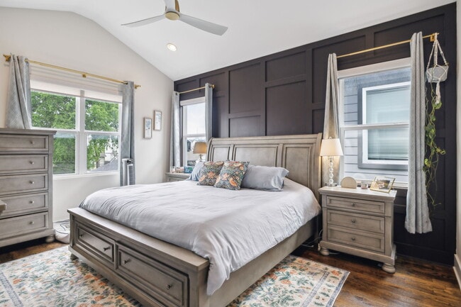 Building Photo - 6216B California Ave