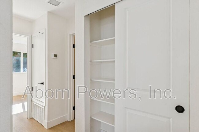 Building Photo - 9752 Woodhollow Way