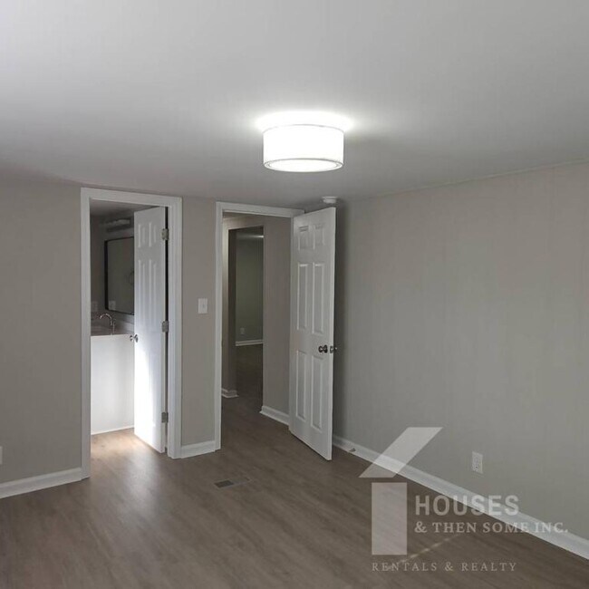 Building Photo - 102 Pierce Cook Rd