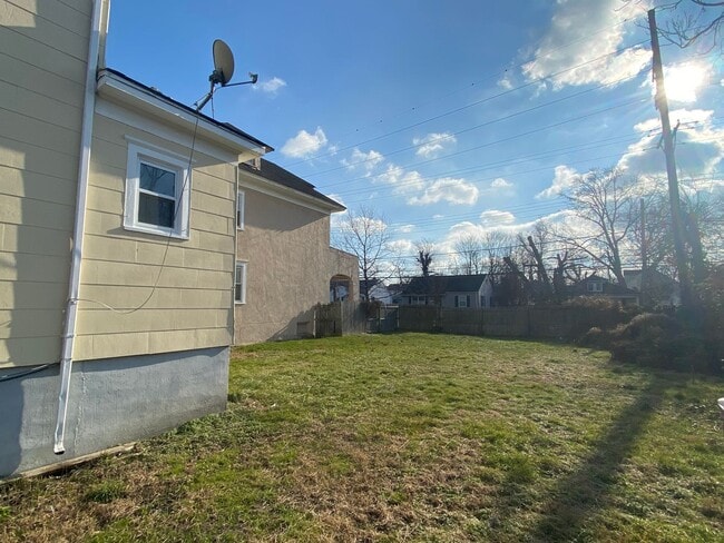 Building Photo - 1504 Summerfield Ave