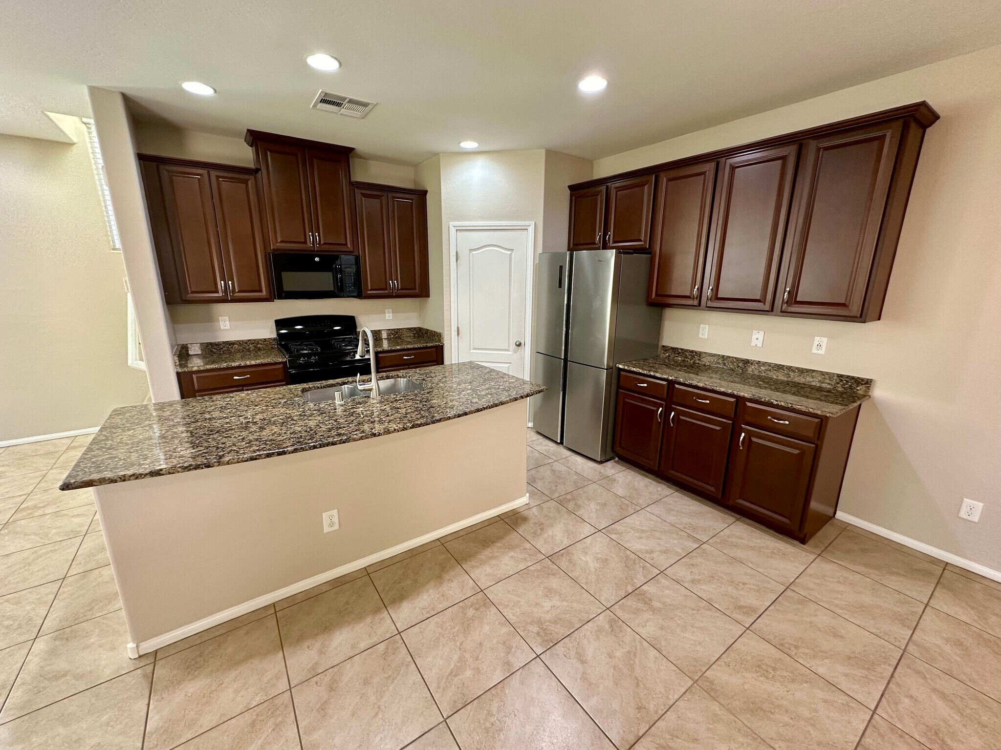 Kitchen - 9341 W Pearblossom Sky Ave