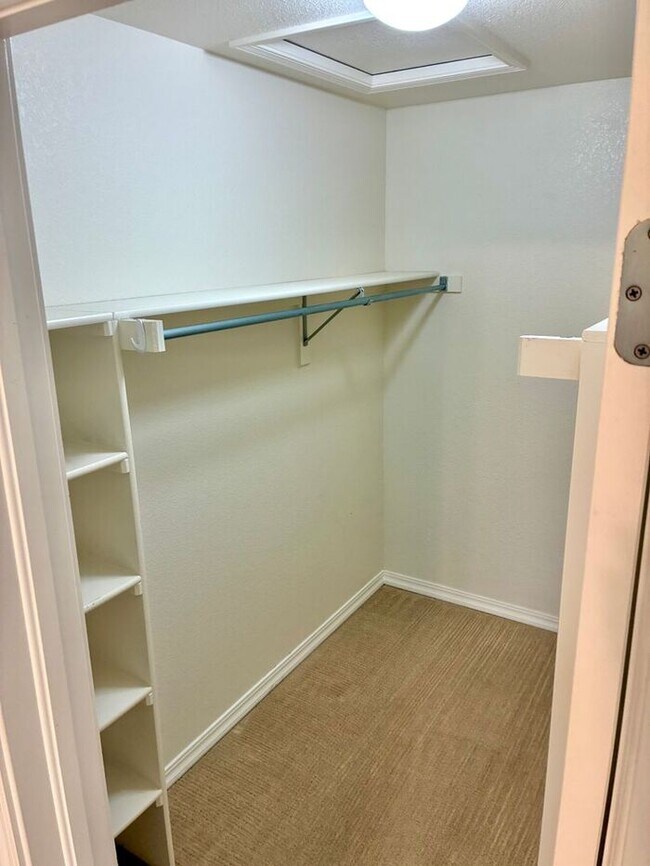 Building Photo - Beautiful and Spacious 3 Bed, 3.5 Bath Townhome in SE Fort Collins. Detached 1 Car Garage. Water/...