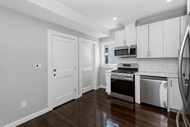 Building Photo - 19 Chase St