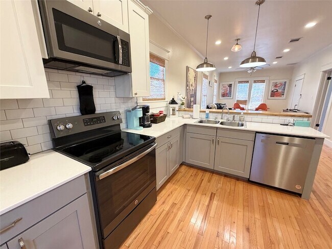 Building Photo - 2612 Avenue M 1/2