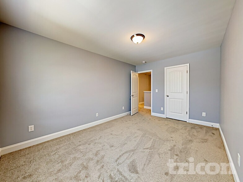 Building Photo - 163 Green Willow Dr