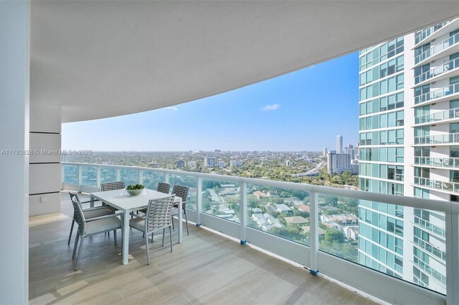 Building Photo - 2127 Brickell Ave