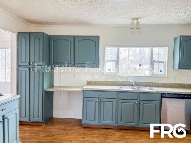 Building Photo - 5961 Berkley Dr