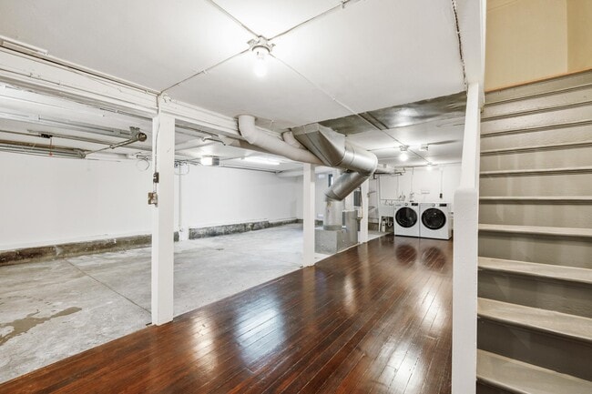 Building Photo - 123 10th Ave