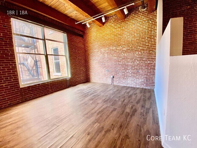 Primary Photo - 202 W 5th St