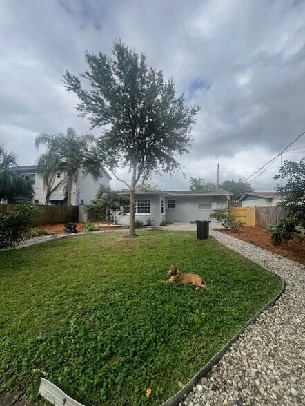 Building Photo - 30 W Par St