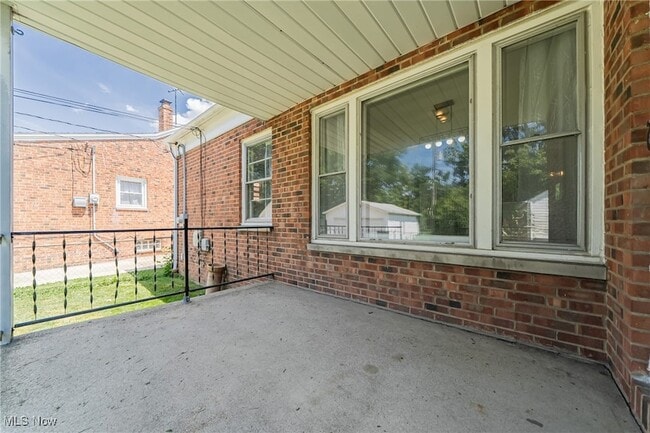 Building Photo - 24111 Edgehill Dr
