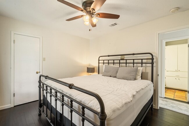 Building Photo - 106 Angela Dr