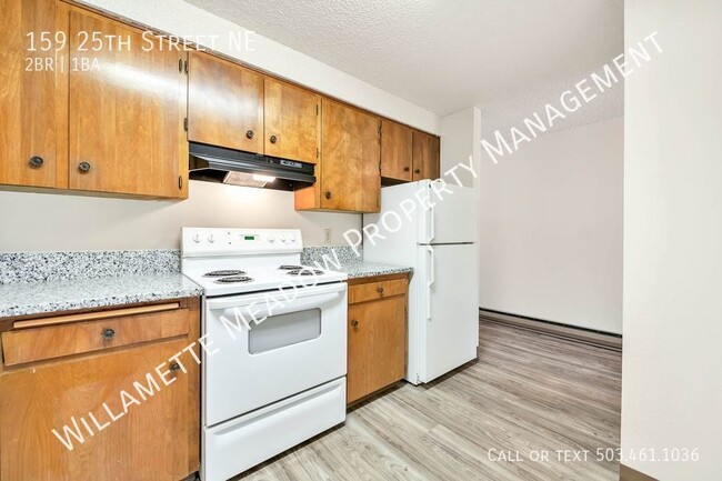 Building Photo - Spacious Updated 2 Bedroom 1 Bath Upstairs...