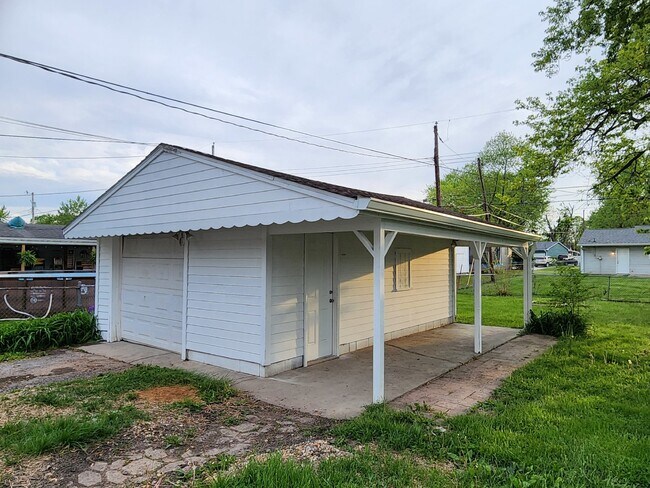Building Photo - Charming 3 Bedroom Home in Indianapolis with Spacious Layout and Convenient Location!