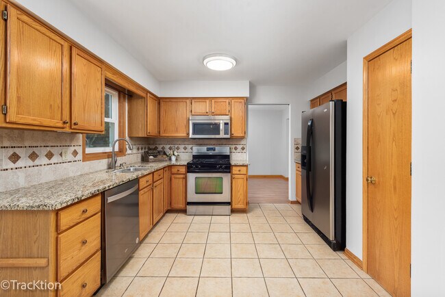 Building Photo - 3081 Barnstable Ct