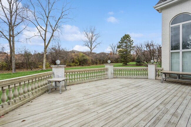 Building Photo - 9200 Falling Waters Dr W