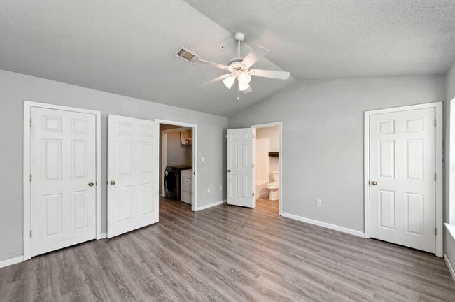 Building Photo - 303 Crooked Pine Trail